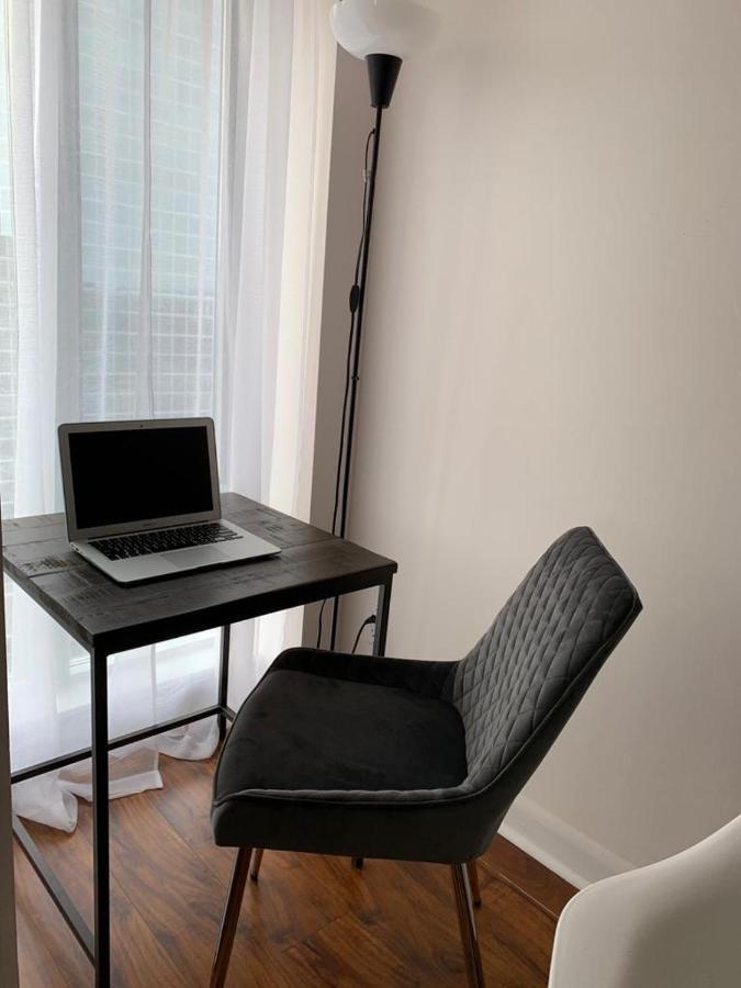Apartment/2Bedrooms/2 Full Bathrooms/Free Parking Торонто Екстер'єр фото