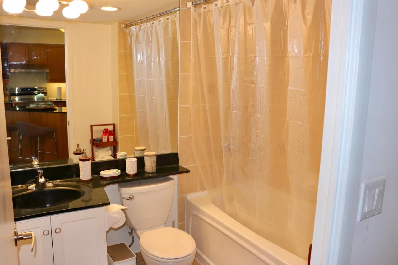 Apartment/2Bedrooms/2 Full Bathrooms/Free Parking Торонто Екстер'єр фото