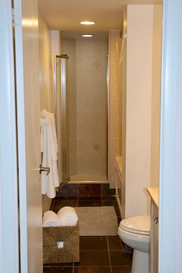 Apartment/2Bedrooms/2 Full Bathrooms/Free Parking Торонто Екстер'єр фото