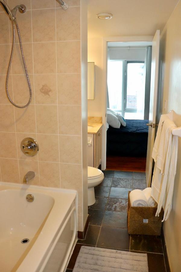 Apartment/2Bedrooms/2 Full Bathrooms/Free Parking Торонто Екстер'єр фото
