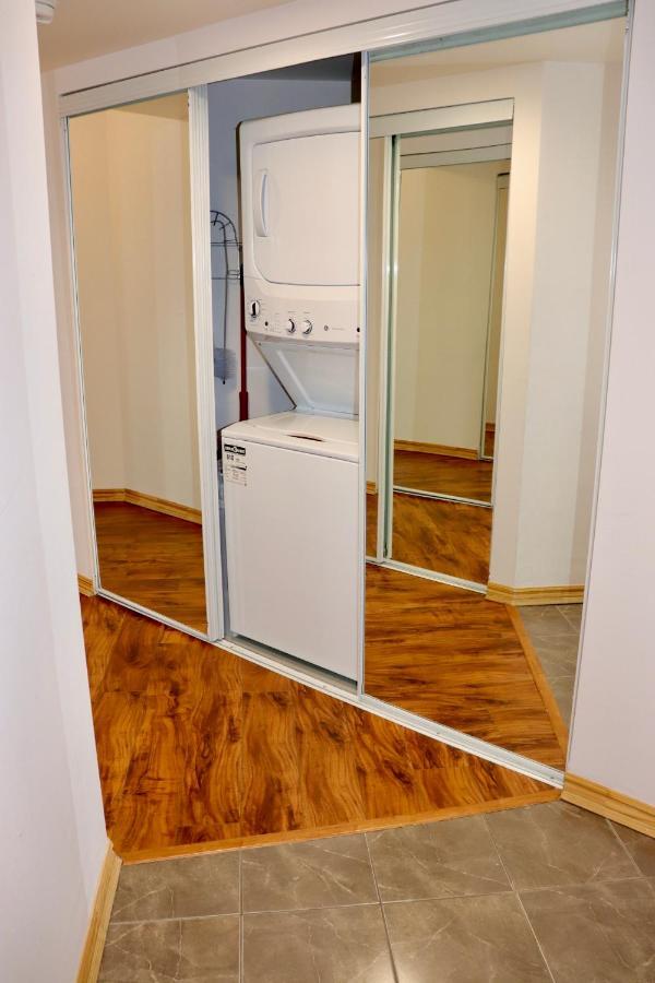 Apartment/2Bedrooms/2 Full Bathrooms/Free Parking Торонто Екстер'єр фото