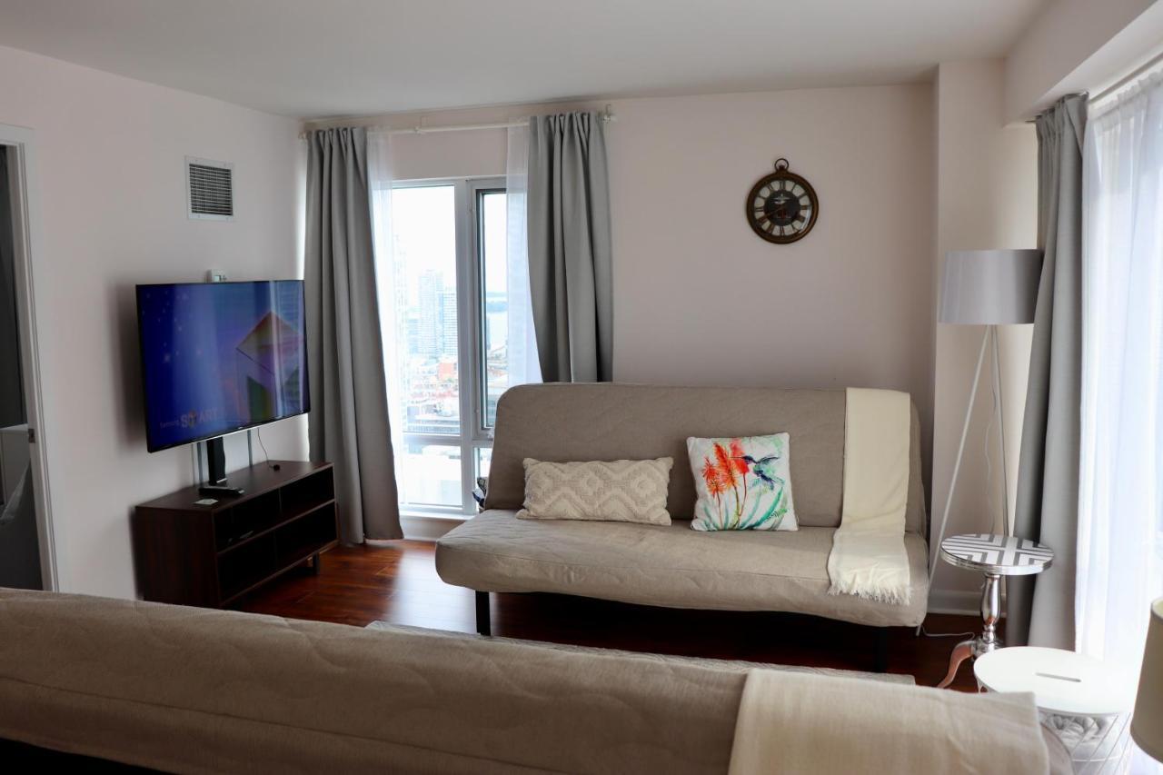 Apartment/2Bedrooms/2 Full Bathrooms/Free Parking Торонто Екстер'єр фото